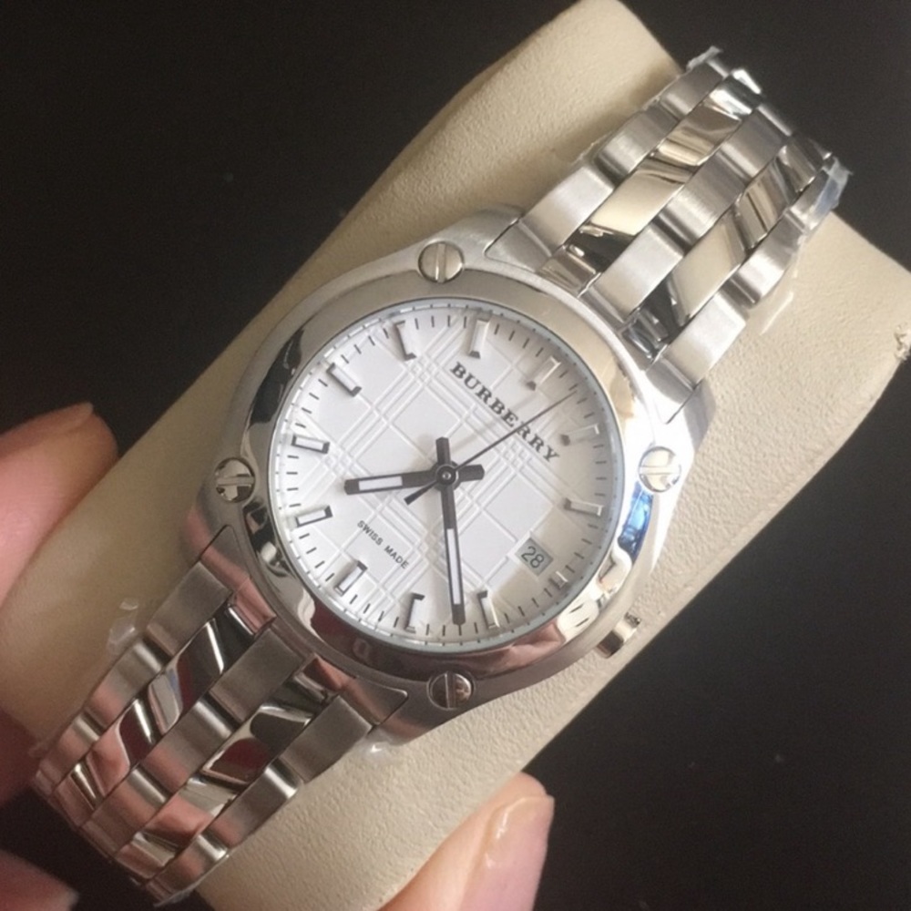 Brand new beautiful authentic Burberry watch